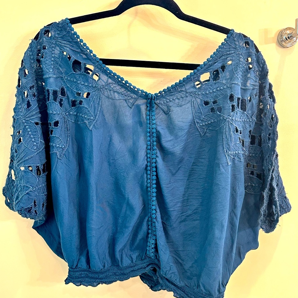 Free People blouse with beautiful lace sleeves and detail. Beautiful Blue sz S